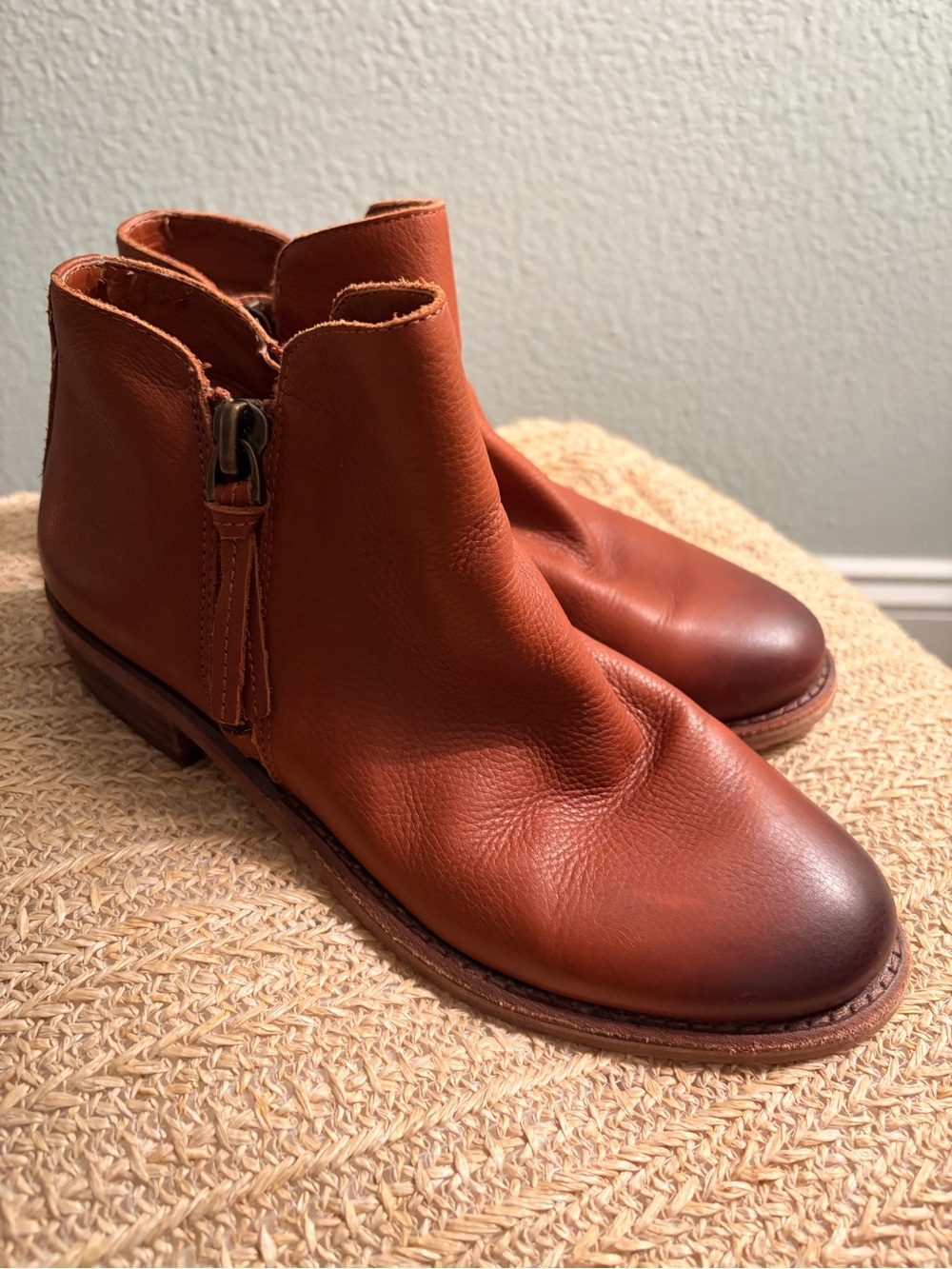 Gianni Bini Brown Leather Ankle Boots with Side Zip Size 7